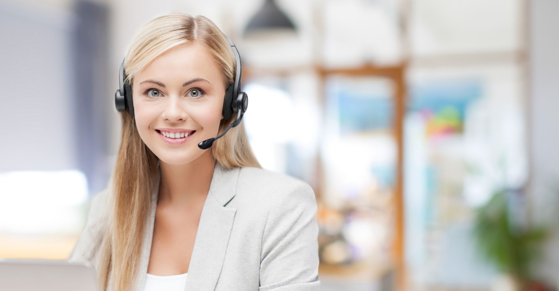 Frau mit Headset 